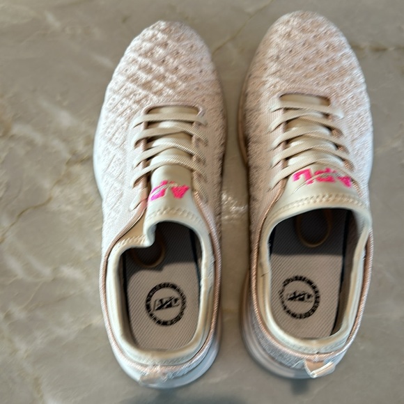 Barely worn womens APL size 8.5 in beige with pink APL accent - Picture 3 of 12